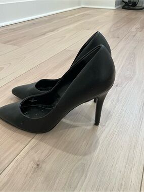 Classic Black Pointed-Toe Stiletto Pumps